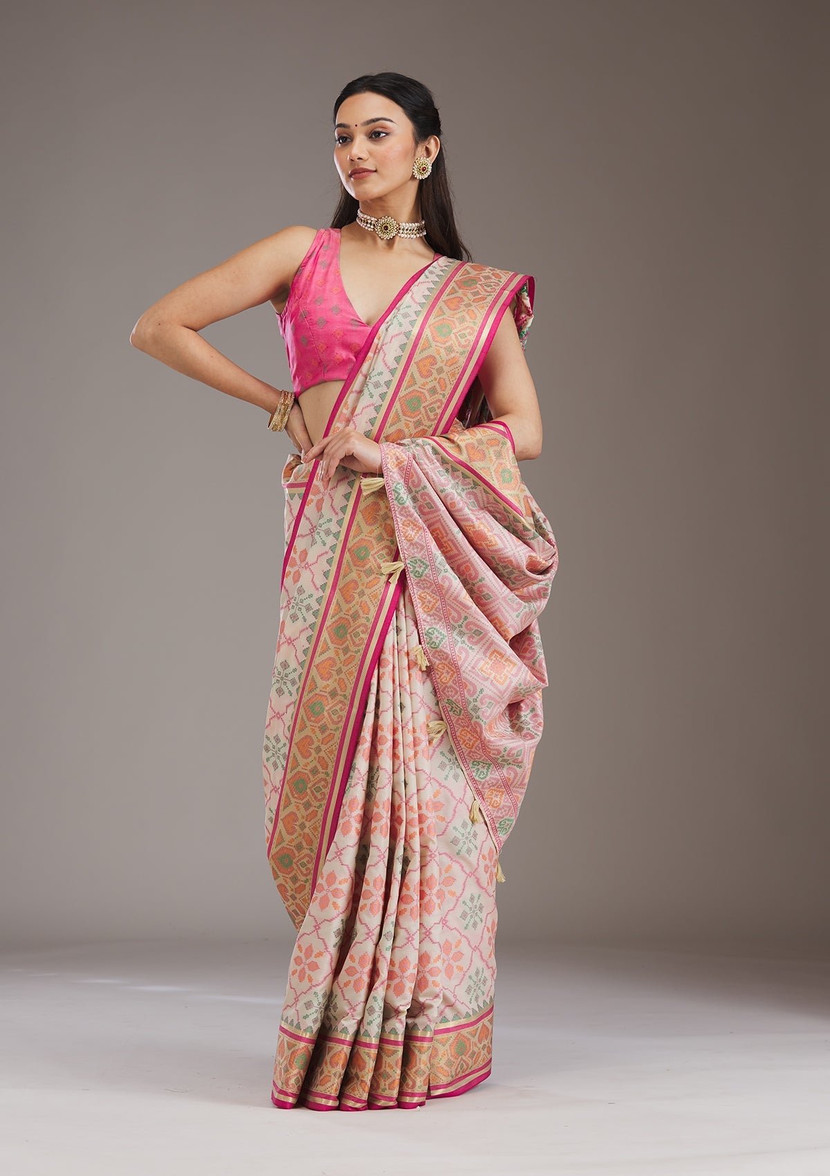 Bravix Elegant Cream Art Silk Saree with Exquisite Threadwork