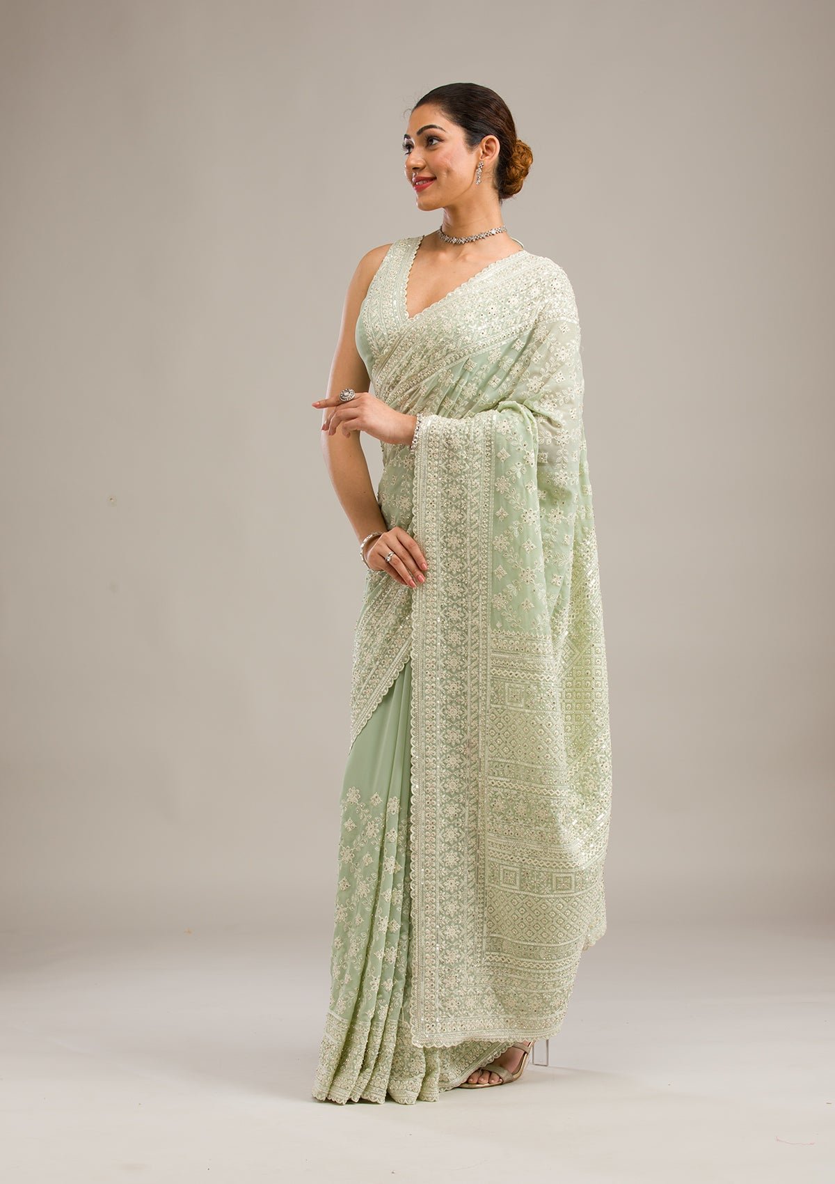 Bravix Elegant Pista Green Georgette Saree with Exquisite Threadwork - Image 4