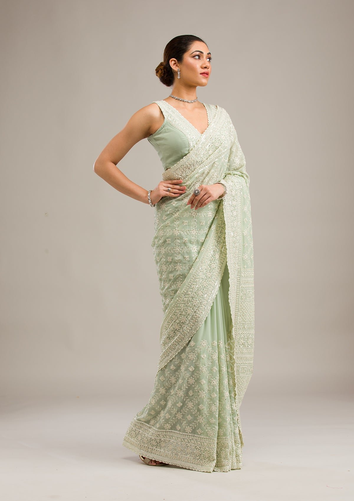 Bravix Elegant Pista Green Georgette Saree with Exquisite Threadwork - Image 5
