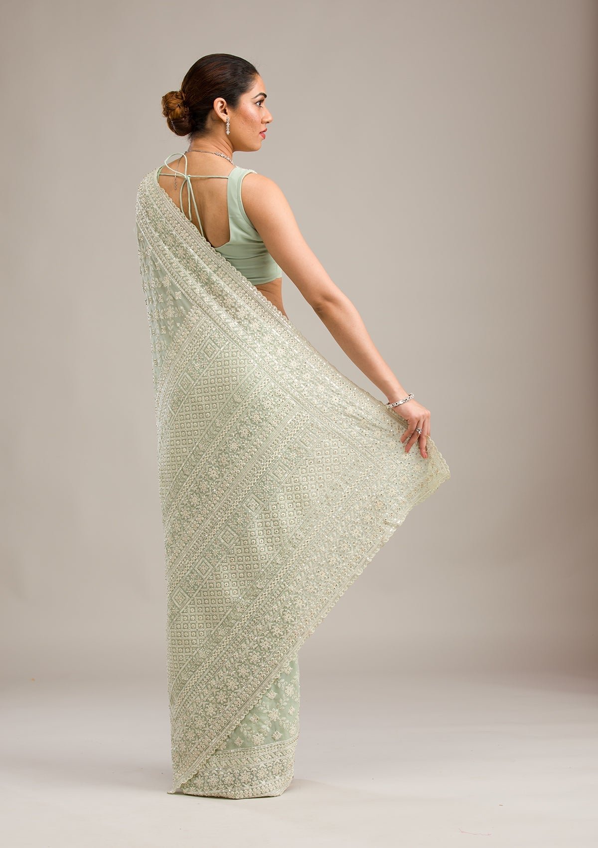 Bravix Elegant Pista Green Georgette Saree with Exquisite Threadwork - Image 2